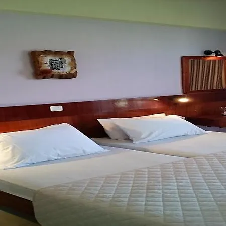 Dionysos 3* لاغاناس