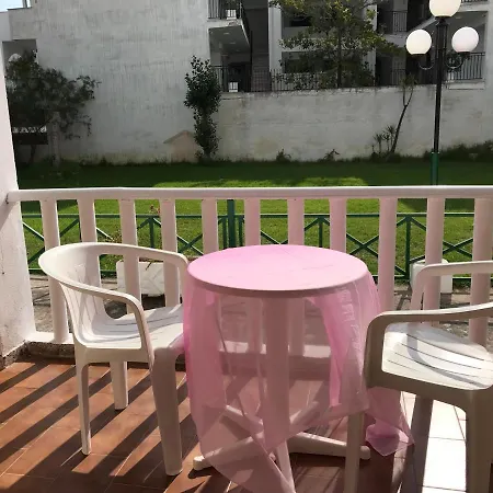 מלון דירות Dionysos 2*
