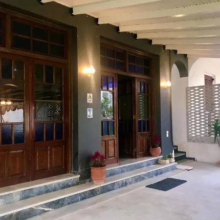 Dionysos Apartmanhotel