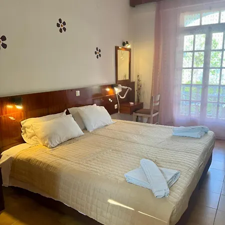 Dionysos Aparthotel 3*