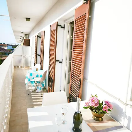 Dionysos Aparthotel 3*